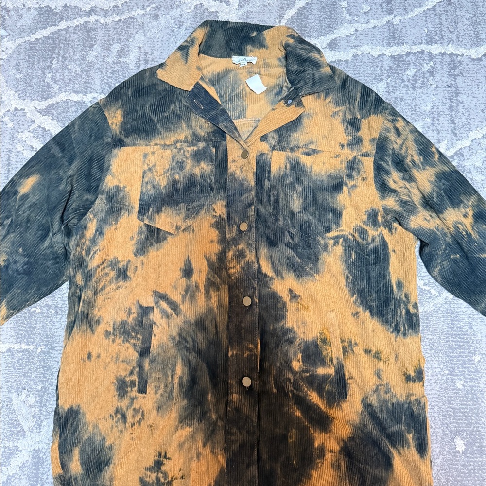 NWT Urban Daizy tie-dye corduroy shacket